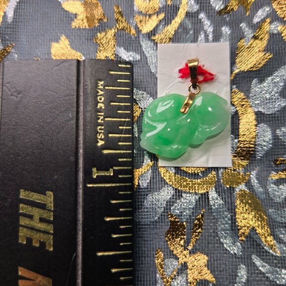 Exquisite Jade Rabbit Pendant with 18K Gold โ Perfect for Any Occasion - Picture 6 of 7